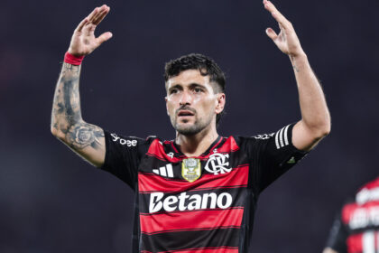 Arrascaeta celebra gol marcado pelo Flamengo sobre o Bragantino, no Maracanã Gilvan de Souza / Flamengo