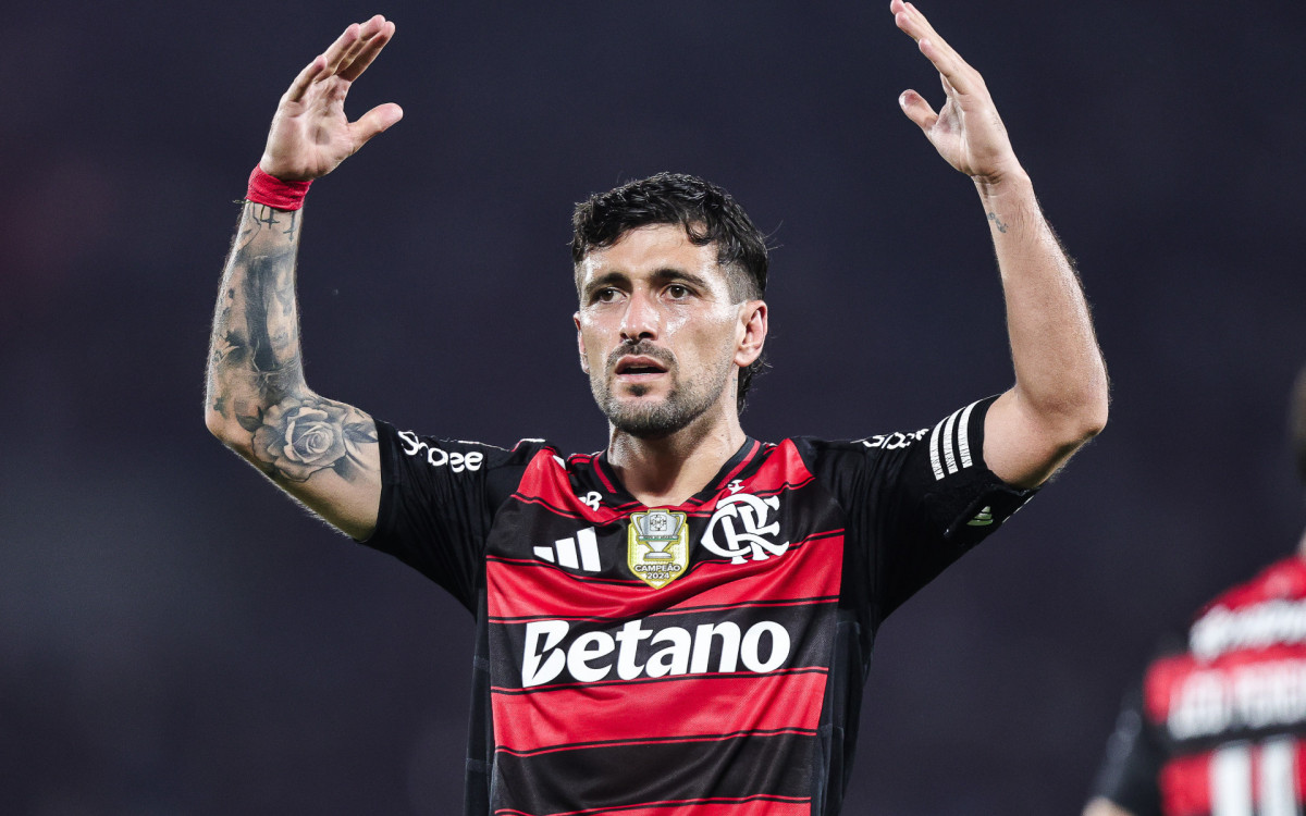 Arrascaeta celebra gol marcado pelo Flamengo sobre o Bragantino, no Maracanã Gilvan de Souza / Flamengo
