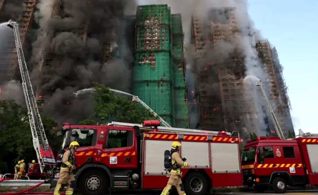 Incêndio em prédios de Hong Kong - 26/11/2025 • Tyrone Siu/Reuters