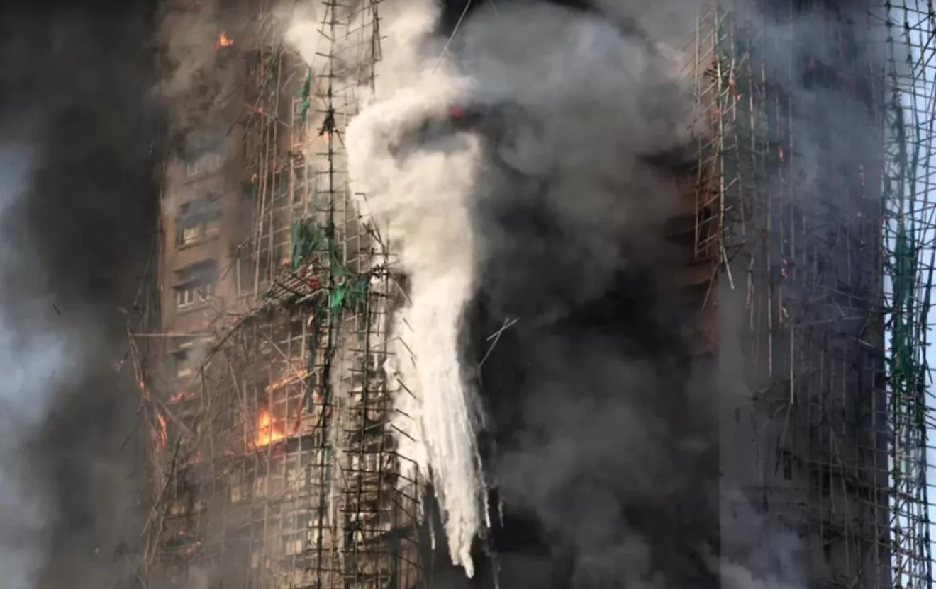 Incêndio em prédios de Hong Kong - 26/11/2025 • Tyrone Siu/Reuters