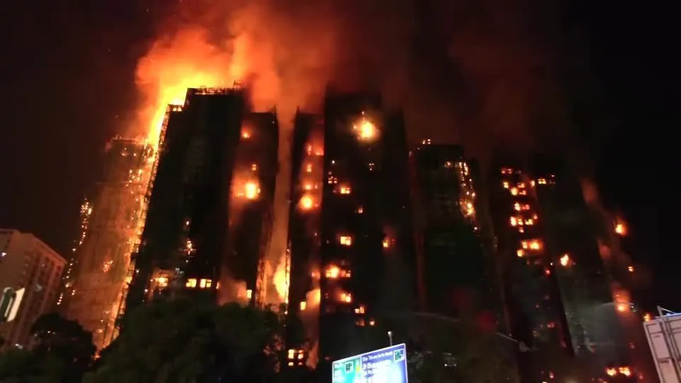 Incêndio em prédios de Hong Kong - 26/11/2025 • Tyrone Siu/Reuters