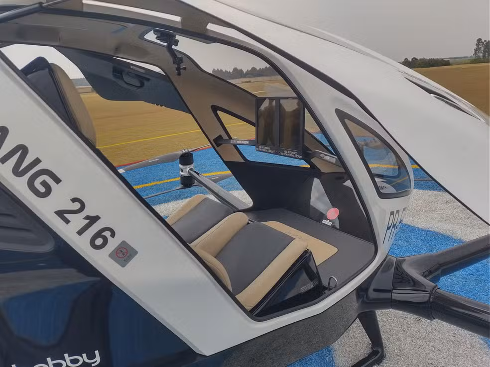 Primeiro voo experimental de'carro voador' no Brasil é realizado em Quadra, no interior de SP