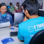 #paratodosverem – Candidata a vaga de emprego recebendo atendimento no posto do Sine Manaus