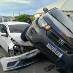 Carro Fica Em Cima Do Outro