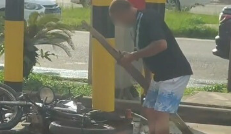 Homem Quebra Moto